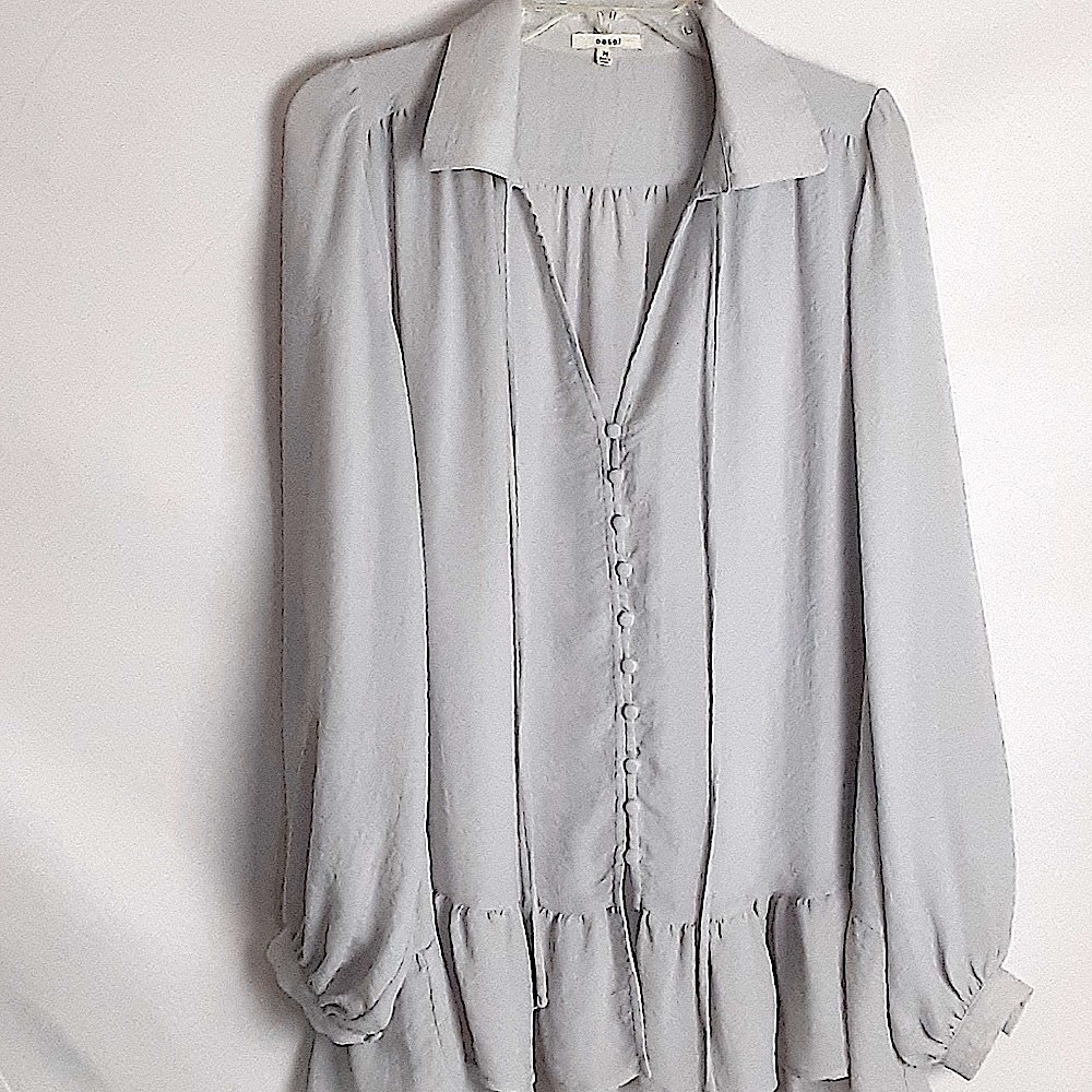 Easel Top Flowy Peplum Hem Lagenlook Gray Long Sleeves V-Neck Fabric Button SZ M